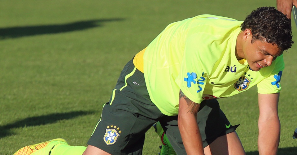 04.jun.2014 - Zagueiro Thiago Silva durante treino da seleção brasileira em Teresópolis 