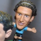 05 jun 2014 - Forlán (d) infiltrado entre brasileiros em miniaturas para Copa - Marinho Saldanha/UOL Esporte