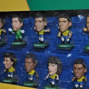 Coleção Mini Jogadores da Seleção Brasileira - Bernard na Americanas  Empresas