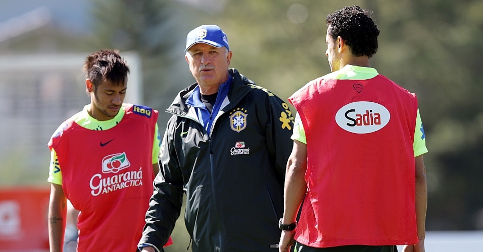 Felipão organiza treino ao lado de Neymar. A seleção brasileira se prepara para o amistoso contra a Sérvia, que será disputado em São Paulo nesta sexta-feira