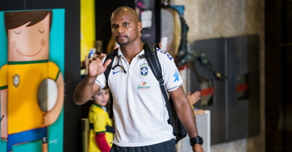 Jefferson chega ao hotel da seleção brasileira em São paulo