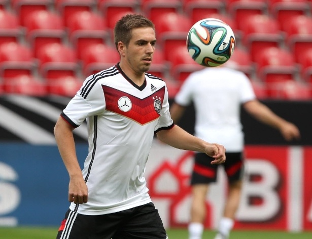 Philipp Lahm treina com o restante da seleção alemã, em Mainz