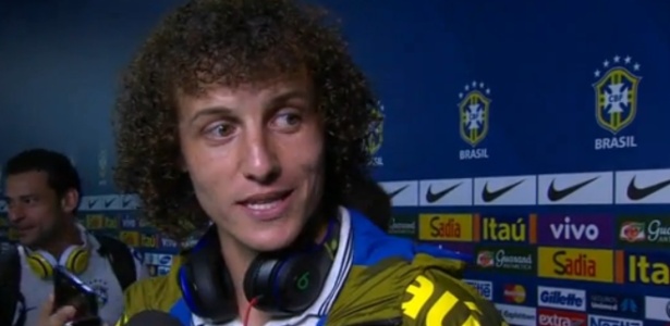 David Luiz e seus fones de ouvido personalizados após partida entre Brasil e Sérvia, no Morumbi