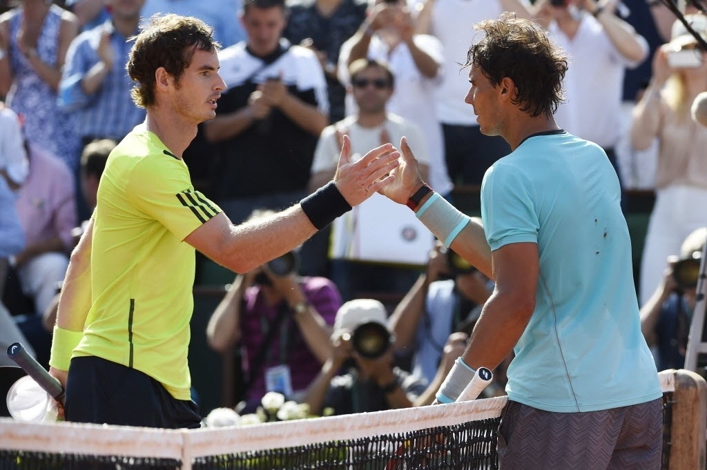 06.jun.2014 - Nadal cumprimenta Murray após vencê-lo na semifinal de Roland Garros