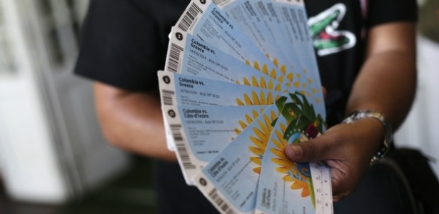 Mais de 1.000 torcedores serão obrigados a trocar de assento por conta de atrasos nos estádios da Copa