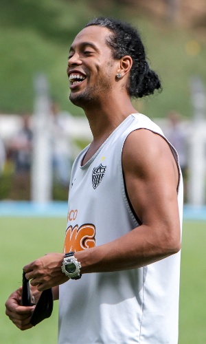 6 jun. 2014 - Ronaldinho Gaúcho, do Atlético-MG, treina na Vila Olímpica
