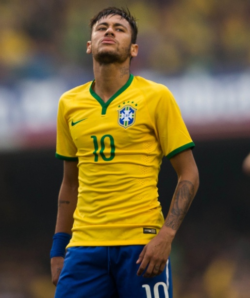 Neymar lamenta lance durante primeira etapa de Brasil e Sérvia, no Morumbi, último amistoso da seleção antes da Copa