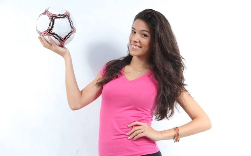 Renata Silveira ganhou um concurso da Radio Globo e vai narrar uma partida da Copa