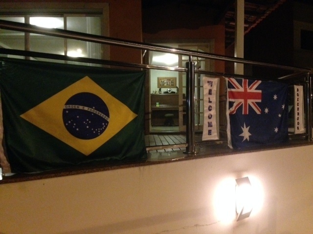Bandeiras do Brasil ganharam a companhia da Austrália, que está hospedada em Vitória