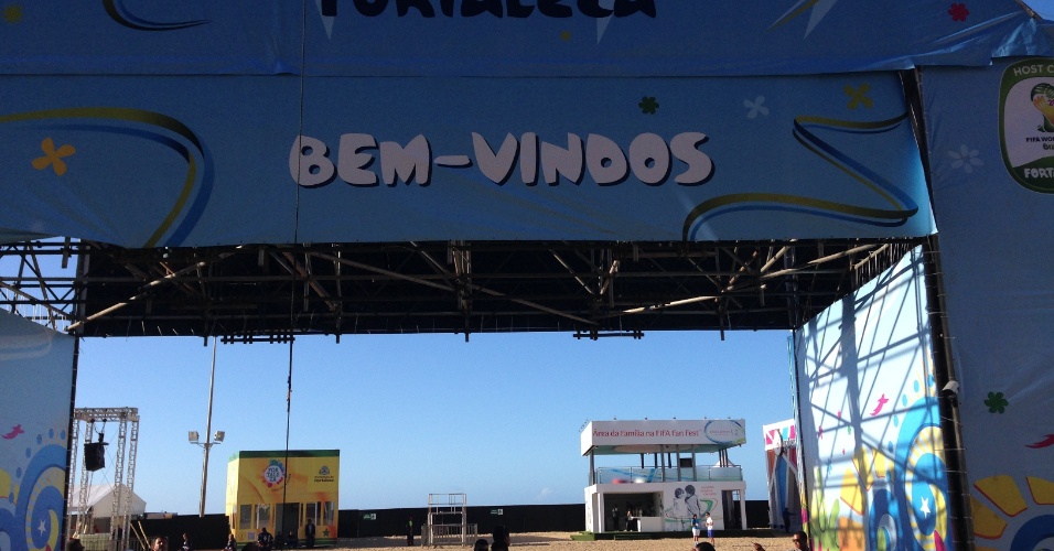 Entrada da primeira Fan Fest da Copa, em Fortaleza