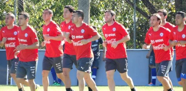 Jogadores do Chile treinam em Belo Horizonte antes da Copa de 2014, mas torcedores já estão em Cuiabá