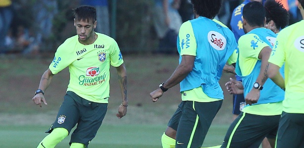 Neymar dá dicas de sexo seguro em vídeo da Fifa