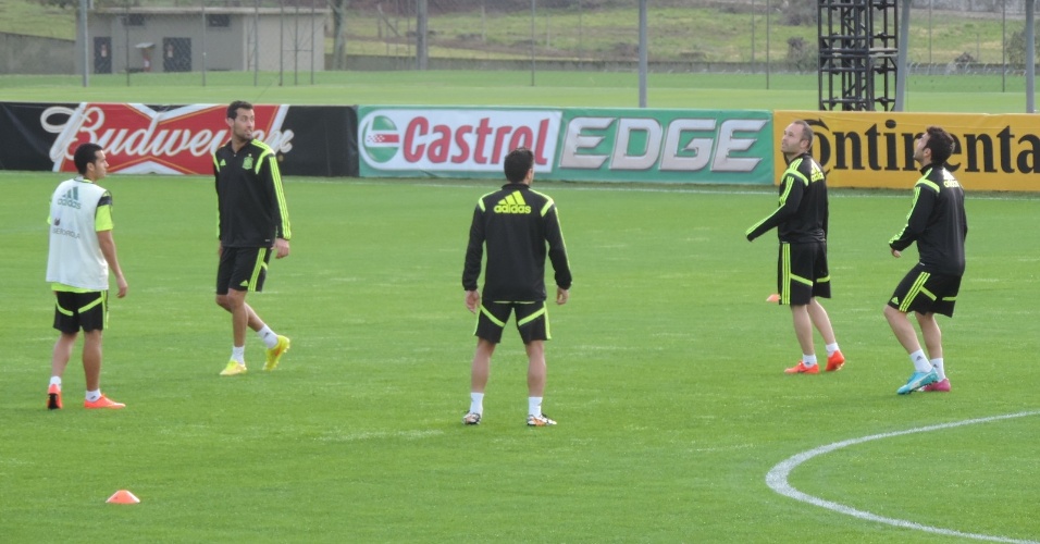06. jun. 2014 - Seleção espanhola realizou treinamento no CT do Caju nesta segunda-feira
