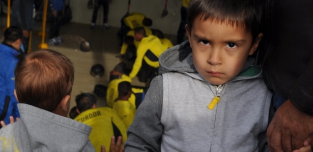 Filhos do volante Noboa acompanham treinamento do Equador em Viamão, no Rio Grande do Sul