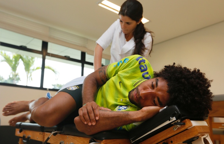 10. jun. 2014 - Quiropraxista visita a Granja Comary e atende jogadores da seleção brasileira