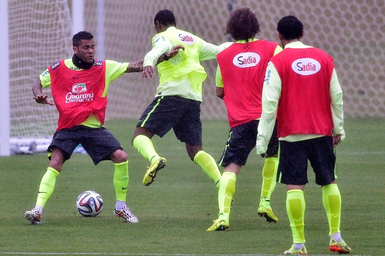 10. jun. 2014 - Seleção brasileira treina na Granja Comary