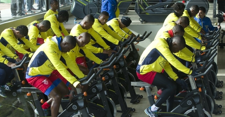 Jogadores do Equador, que chegaram ao Brasil na última segunda, fazem treino físico em Viamão-RS