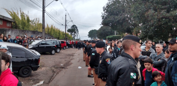 Mais de 250 homens da Polícia Militar trabalharam do lado de fora do CT do Caju