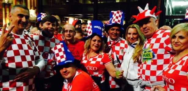 11.06.14 - Croatas fazem festa na avenida Paulista um dia antes de jogo com o Brasil