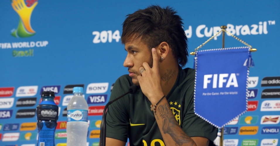 11.jun. 2014 - Neymar dá entrevista coletiva no Itaquerão