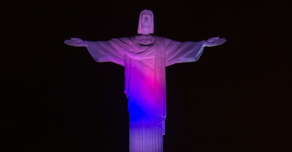 Cristo Redentor é iluminado com as cores da Coreia do Sul em homenagem ao início da Copa do Mundo