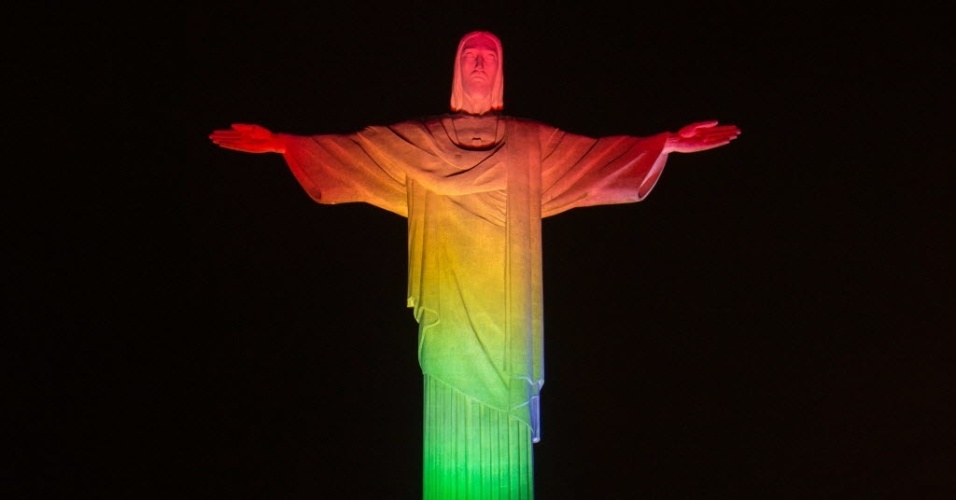 Cristo Redentor é iluminado com as cores da Gana em homenagem ao início da Copa do Mundo