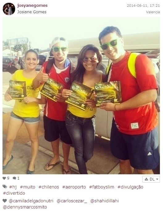 De óculos verdes, dois torcedores chilenos posaram para uma foto com a Josiane. Mande sua foto com um gringo: use a hashtag #uolnacopa no Instagram ou Twitter. Você também pode enviar um WhatsApp para (11) 94288.3664