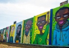 Grafiteiros cobrem 4 km de muro no caminho para Arena Corinthians - Léo Pinheiro/ DIVULGAÇÃO 4KM