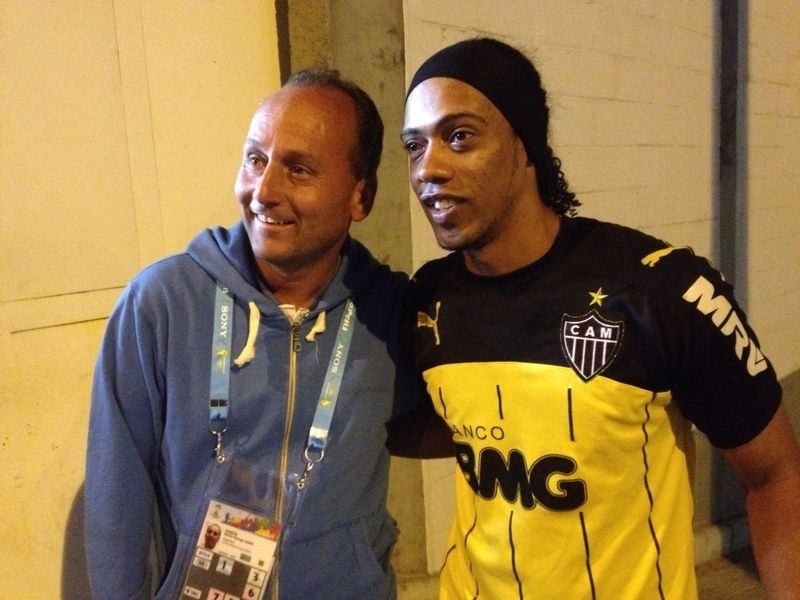 Sósia de Ronaldinho Gaúcho chamou a atenção após invadir treino da Argentina e arrancar gargalhadas de Messi