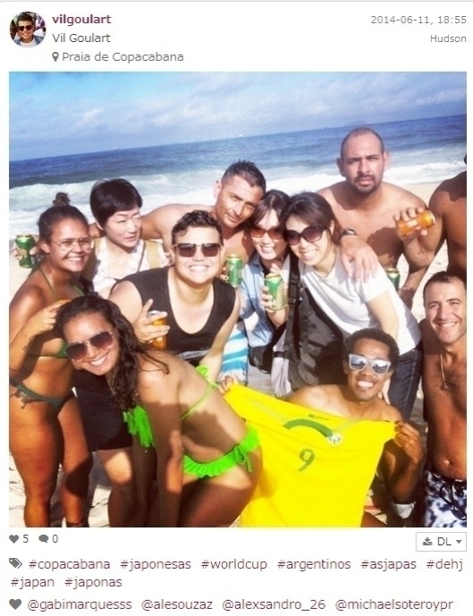 Vil Goulart registrou uma foto com algumas torcedoras japonesas na praia de Copacabana. Mande sua foto com um gringo: use a hashtag #uolnacopa no Instagram ou Twitter. Você também pode enviar um WhatsApp para (11) 94288.3664