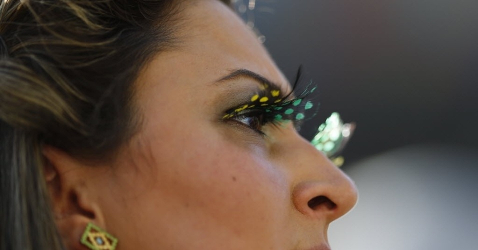 12.jun.2014 - Brasileira preparou maquiagem especial para a estreia do Brasil no Itaquerão