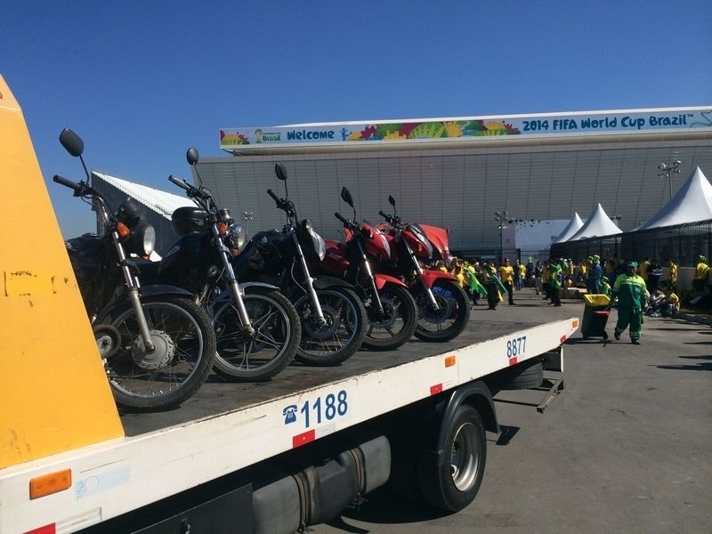 12.jun.2014 - CET apreende motos nas cercanias do Itaquerão horas antes da abertura da Copa do Mundo