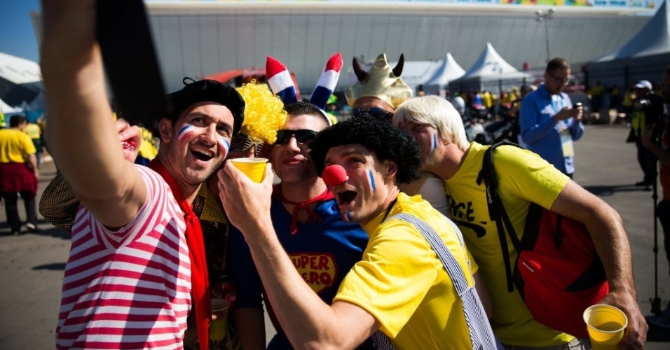 12.jun.2014 - Torcedores franceses também comparece ao jogo de abertura da Copa do Mundo entre Brasil e Croácia