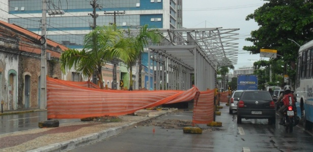 Das 45 estações previstas para o BRT (Bus Rapid Transit) de Recife, apenas três ficaram prontas