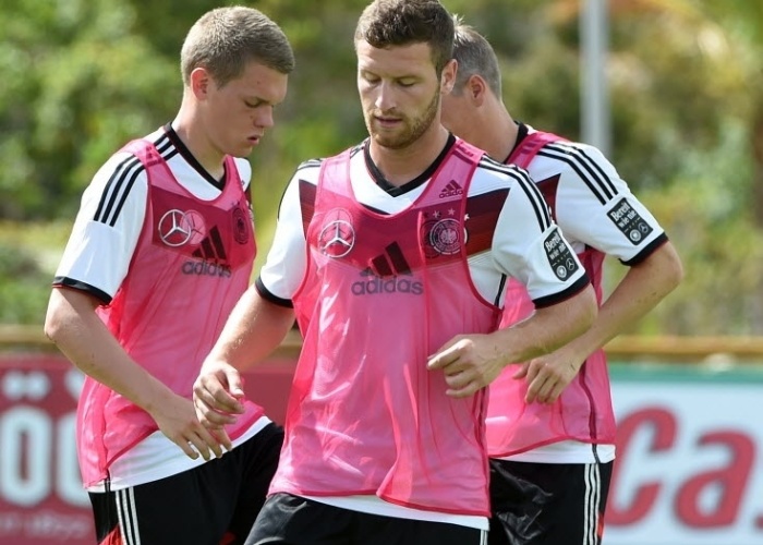 Jogadores da Alemanha se aquecem durante treinamento em Santo André; time estreia na Copa do Mundo na segunda-feira, contra Portugal