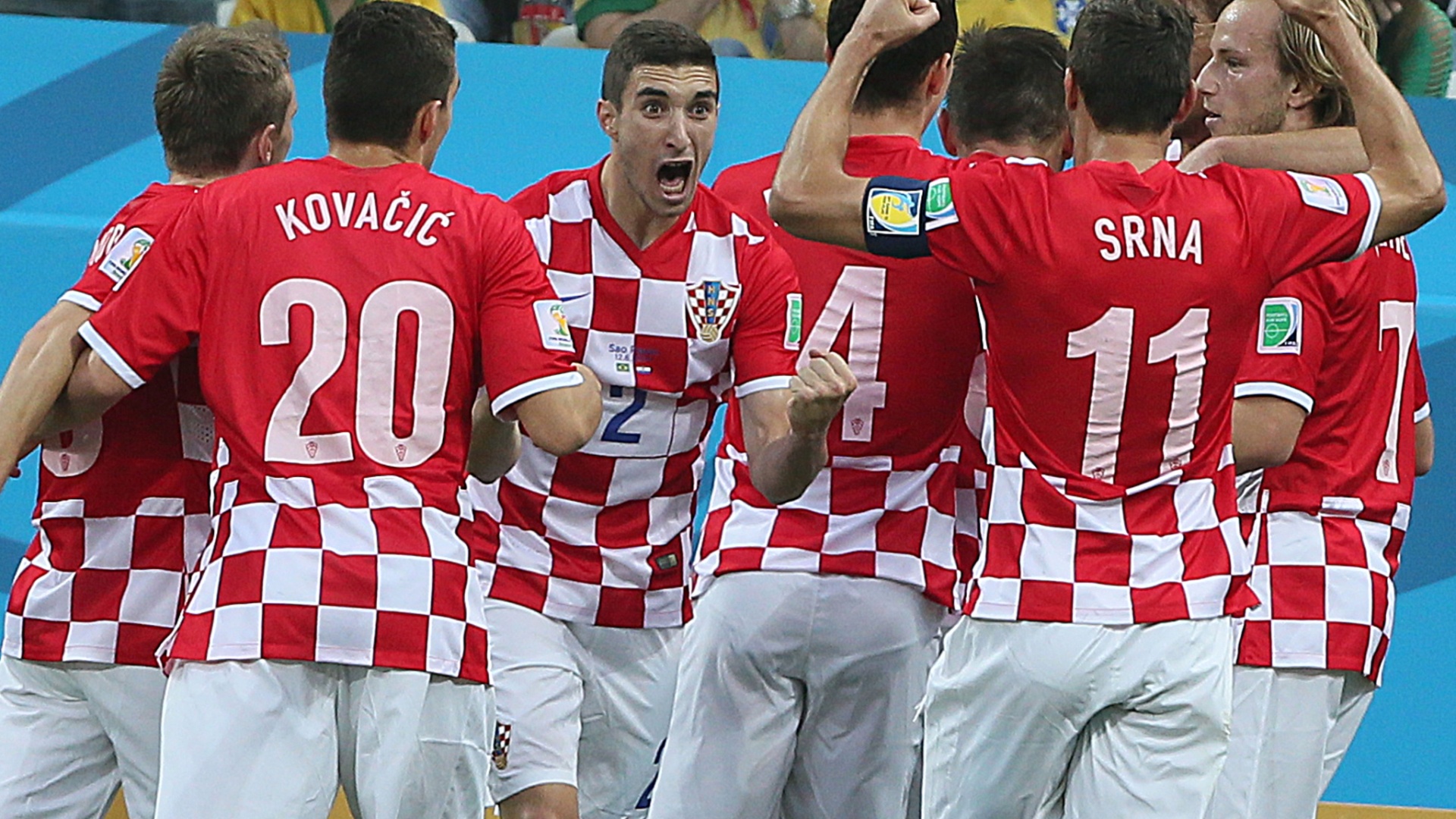 12.jun.2014 - Jogadores da Croácia comemoram após sair na frente do placar, com gol contra de Marcelo