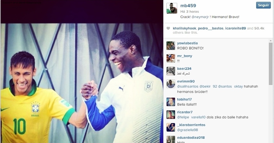 O atacante da Itália Mario Balotelli publicou nesta quinta-feira uma foto sua ao lado do brasileiro Neymar