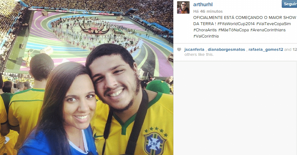 Presente no estádio, torcedor manda recado para a mãe usando hashtag no Instagram. Mande sua foto no Itaquerão: use a hashtag #uolnacopa no Instagram ou Twitter. Você também pode enviar um WhatsApp para (11) 94288.3664