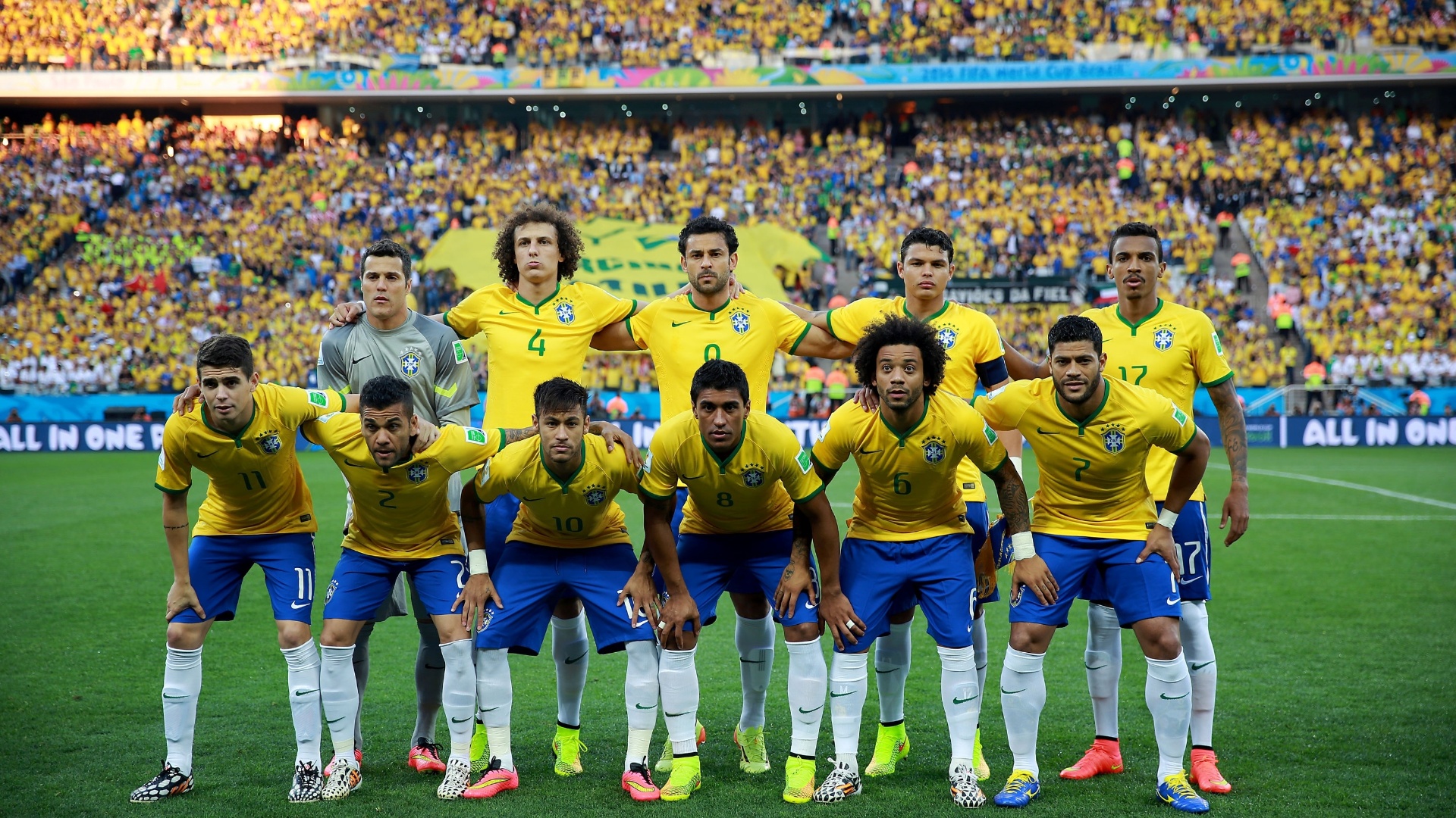 12.jun.2014 - Seleção brasileira faz foto oficial antes da partida contra a Croácia, pela estreia na Copa do Mundo