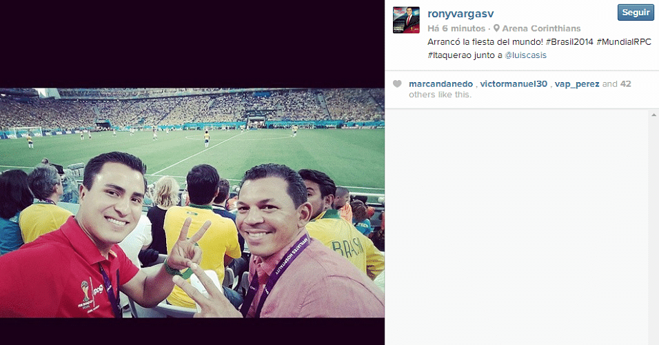 Torcedores estrangeiros também marcam presença na abertura da Copa. Mande sua foto no Itaquerão: use a hashtag #uolnacopa no Instagram ou Twitter. Você também pode enviar um WhatsApp para (11) 94288.3664
