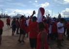Com gritos de "somos locais em Cuiabá", chilenos dominam entorno de estádio - Guilherme Costa/UOL