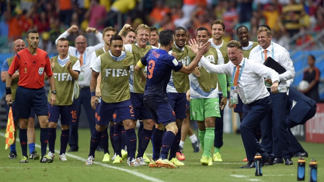 Espanha 1 x 5 Holanda - A aula de Van Gaal na vingança em Salvador