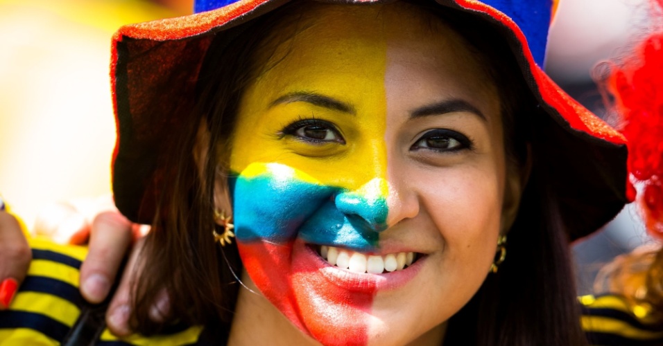 14.jun.2014 - Os rostos pintados foram uma das apostas principais da mulherada no Mineirão
