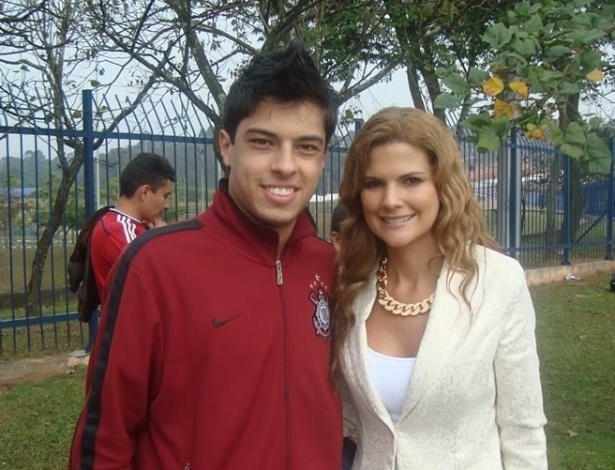 Corintiano tieta a repórter colombiana Maria Rocío. Mande sua foto com um gringo: use a hashtag #uolnacopa no Instagram ou Twitter. Você também pode enviar um WhatsApp para (11) 94288.3664