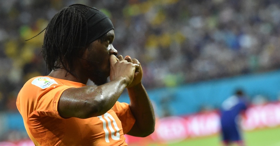 Gervinho marca o segundo da Costa do Marfim e vira o jogo contra o Japão na estreia das seleções na Copa