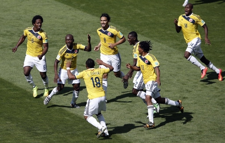 Jogadores da Colômbia fazem dança em comemoração ao primeiro gol da equipe na Copa do Mundo