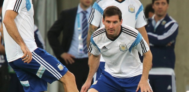 Craque pronto para jogo: Messi pisou pela primeira vez no estádio do Maracanã