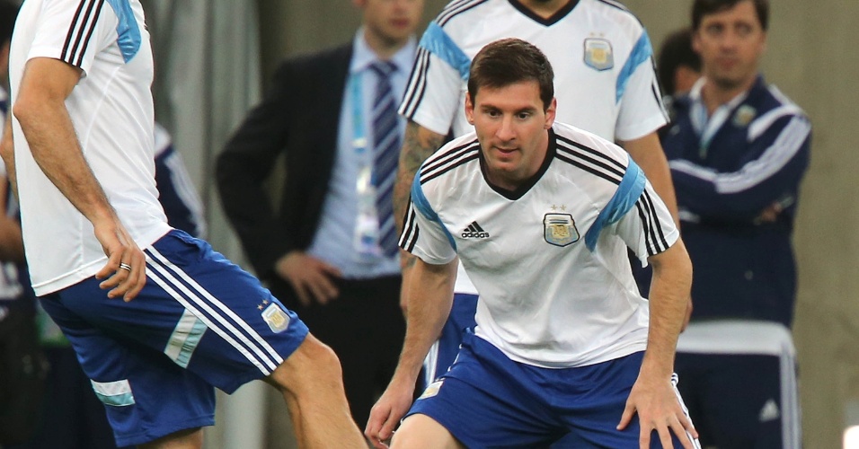 Messi também entrou na roda durante treino da Argentina no Maracanã