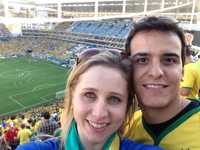 No Dia dos Namorados eles acompanharam a estreia do Brasil na Copa. Mande sua foto no Itaquerão: use a hashtag #uolnacopa no Instagram ou Twitter. Você também pode enviar um WhatsApp para (11) 94288.3664
