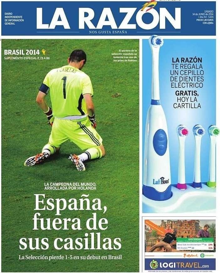 O La Razón lembrou as falhas do goleiro Casillas em dois dos cinco gols da Holanda